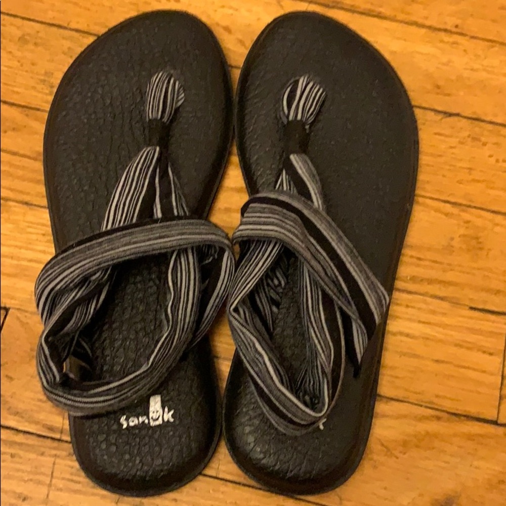 Sanuk yoga sandals - Picture 3 of 4